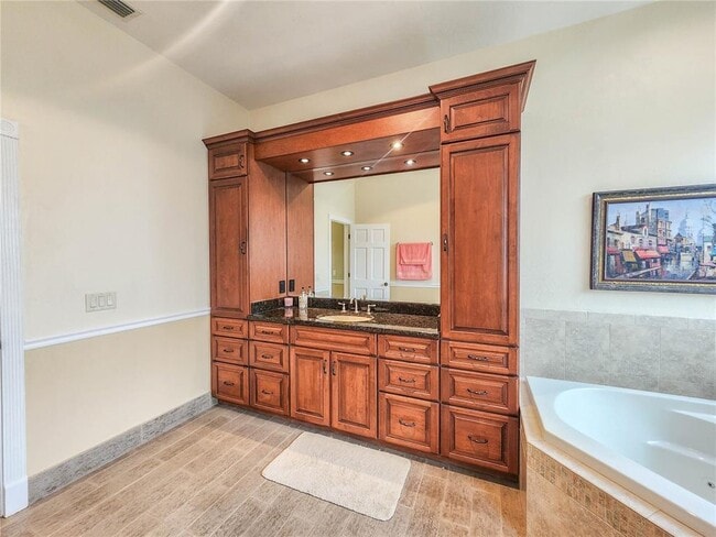 Building Photo - 1 Bay Pointe Dr