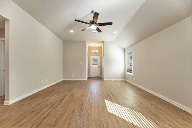 Building Photo - 672 Roaring Fls Dr