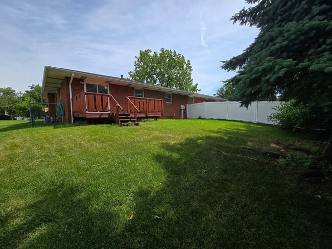 Building Photo - Cute 2-bedroom duplex in Normal!