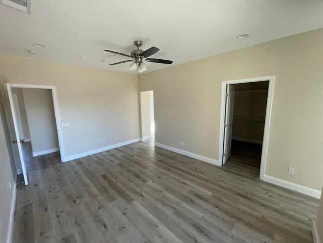 Building Photo - Paradise 2 bed 2 bath with 2 bonus rooms! Newer construction 1700+sqft