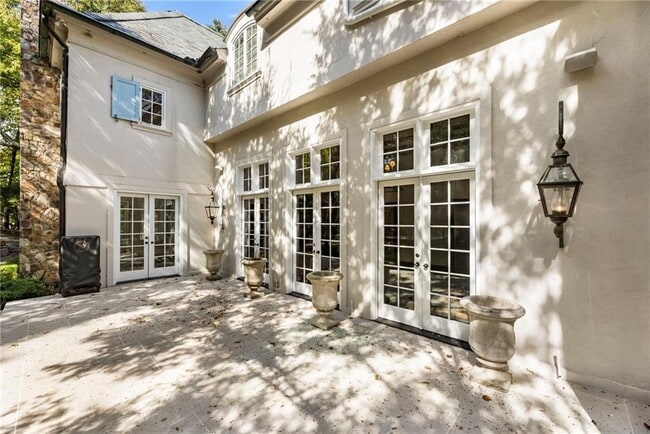 Building Photo - 2485 W Wesley Rd NW