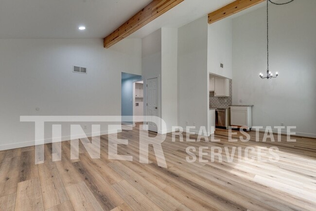 Building Photo - 324 Bridge Pl