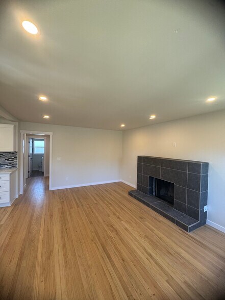 Building Photo - 4815 15th Ave S