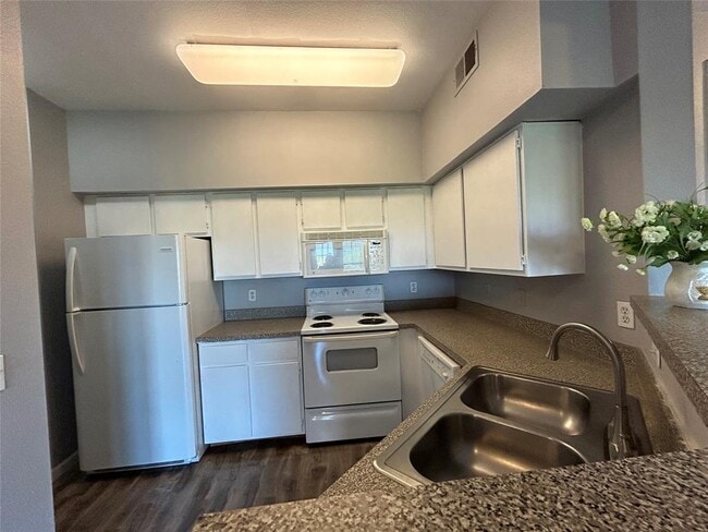 Building Photo - 2320 Gracy Farms Ln
