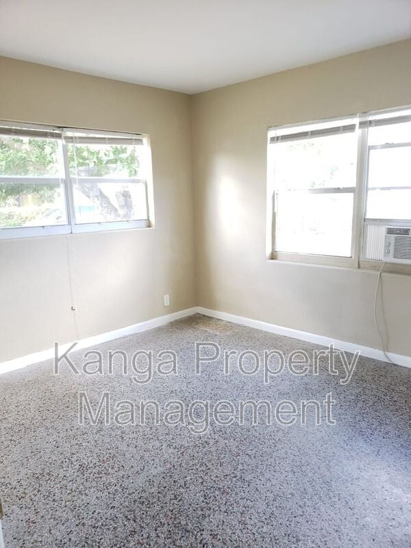 Building Photo - 3718 Henry Ave