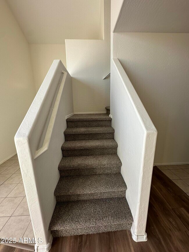 Building Photo - 1015 S Val Vista Dr