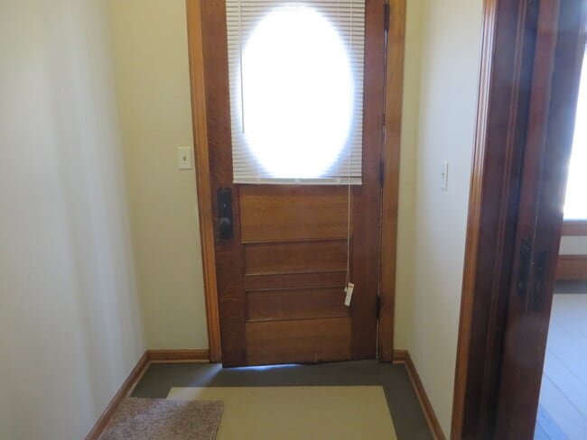 Building Photo - 5 Bedroom Home in the very core of Downtown (West Central, Downtown)