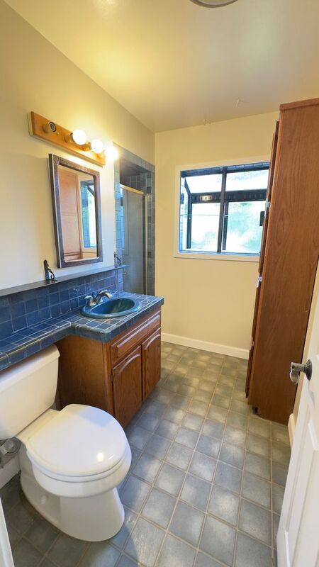 Building Photo - 403 S Lupin Ln