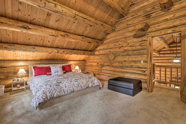 Building Photo - Mountain Cabin. Abundant outdoor amenities and activities nearby! 1 year lease! Pets negotiable!