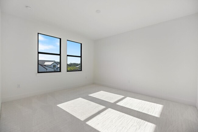 Building Photo - Brand New spacious 4bd/3.5bth Sarasota Hom...