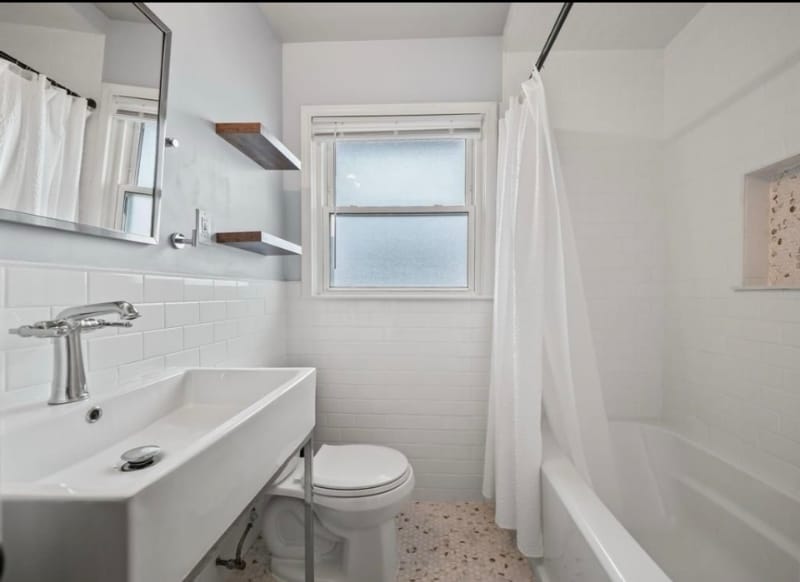 Building Photo - 1602 E Maple Rd