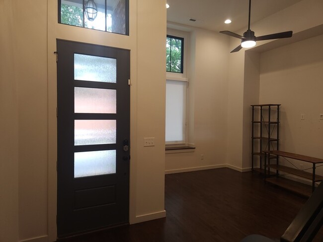 Building Photo - Modern Brownstone 3 Bedrooms, 3.5 Baths lo...