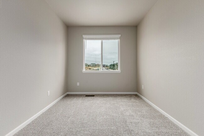 Building Photo - Castle pines 3 bed / 3 bath townhome for rent