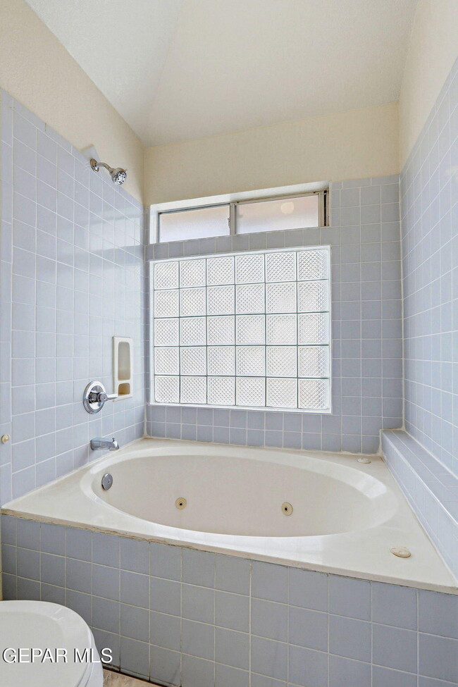 Building Photo - 7765 Dianjou Dr