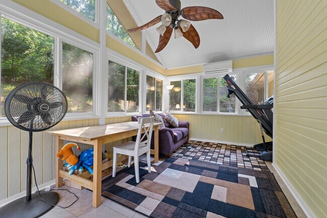 Building Photo - Lakewood rental!
