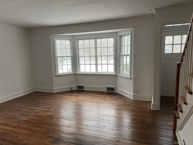 Building Photo - 16 Vail Ave