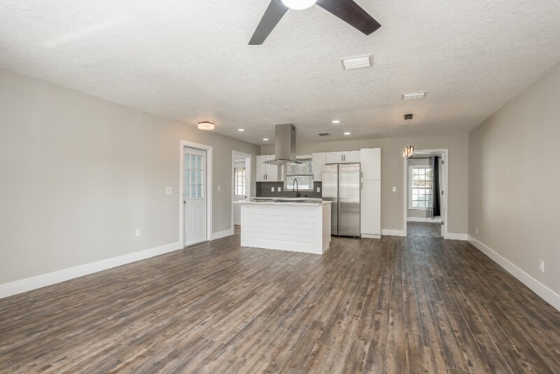 Building Photo - 2326 E 112th Ave