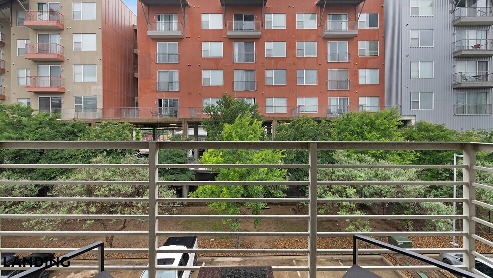 Building Photo - 660 Yorktown St
