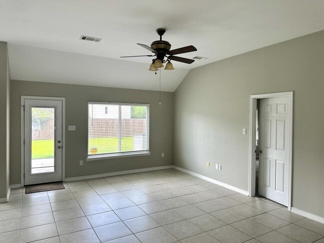 Building Photo - 545 Northshore Ln