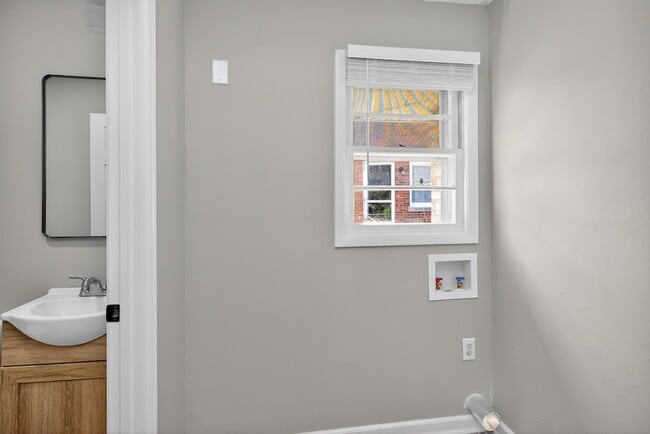 Building Photo - 1994 Brynell Dr