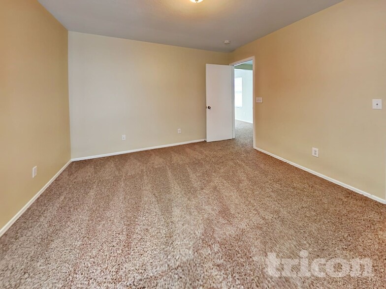 Building Photo - 8505 N 64th Ln