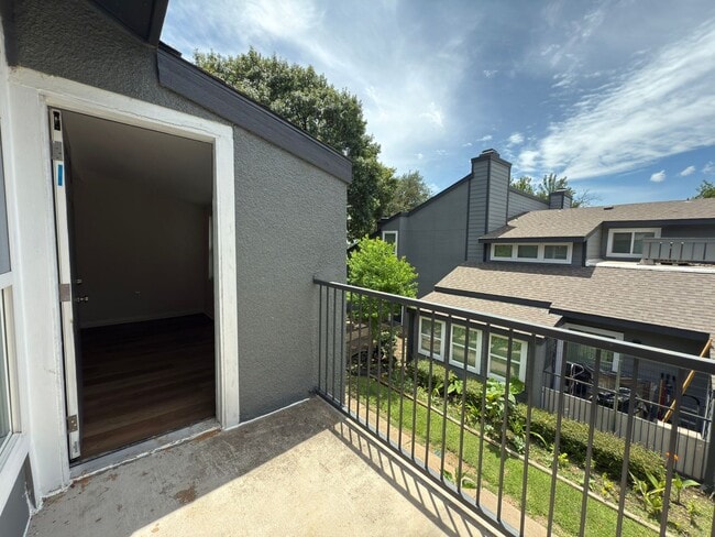 Building Photo - Charming 1 Bedroom Unit in Dallas!