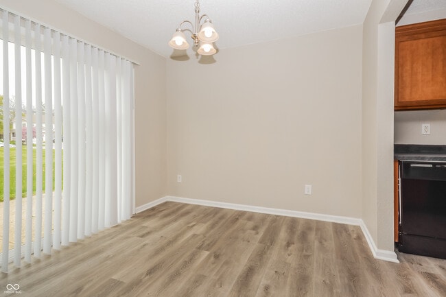 Building Photo - 536 New Moon St