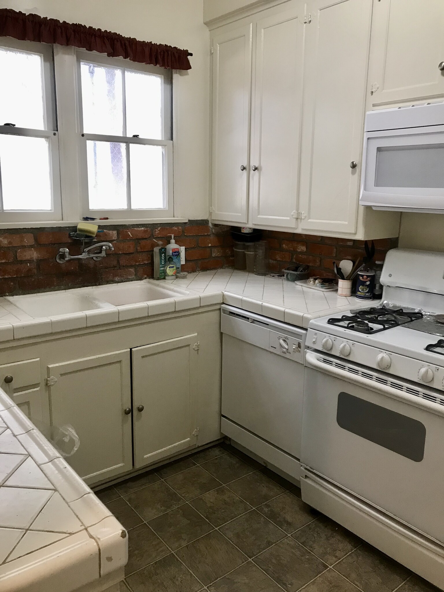 Kitchen - 10461 Ashton Ave