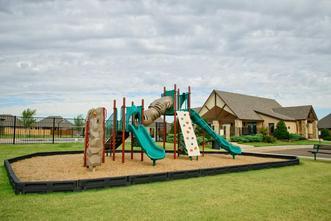 Building Photo - 15512 Maple Ridge Ln