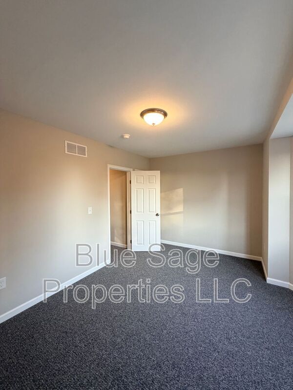Building Photo - 44 W Winona Ave