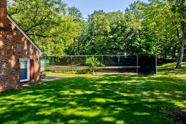Building Photo - 40 Yorktown Dr