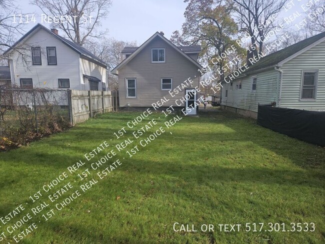 Building Photo - 3-BDR 1-BTH House w/ Large Back Yard & Bas...