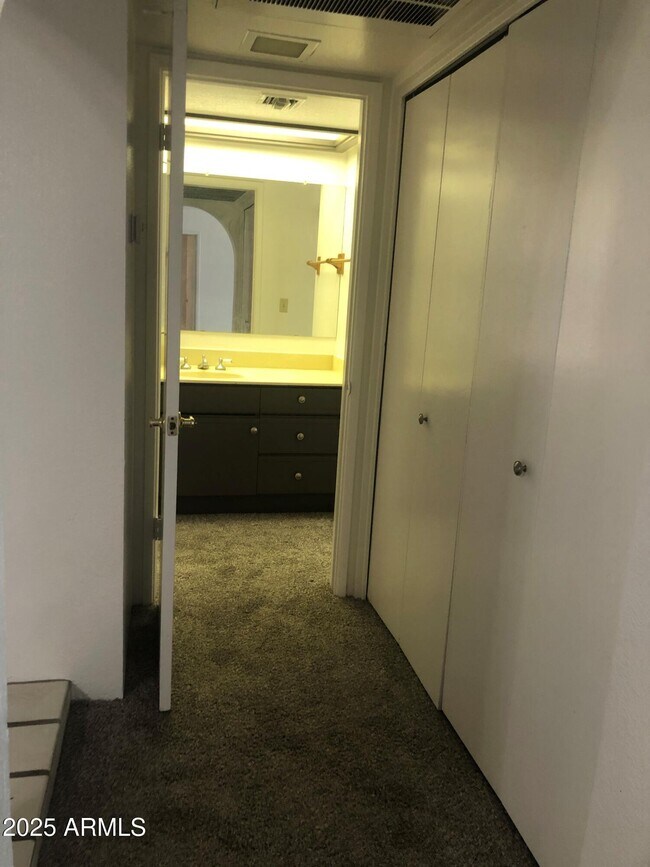 Building Photo - 7557 N Dreamy Draw Dr