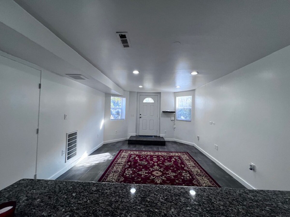 Building Photo - 731 Willow St