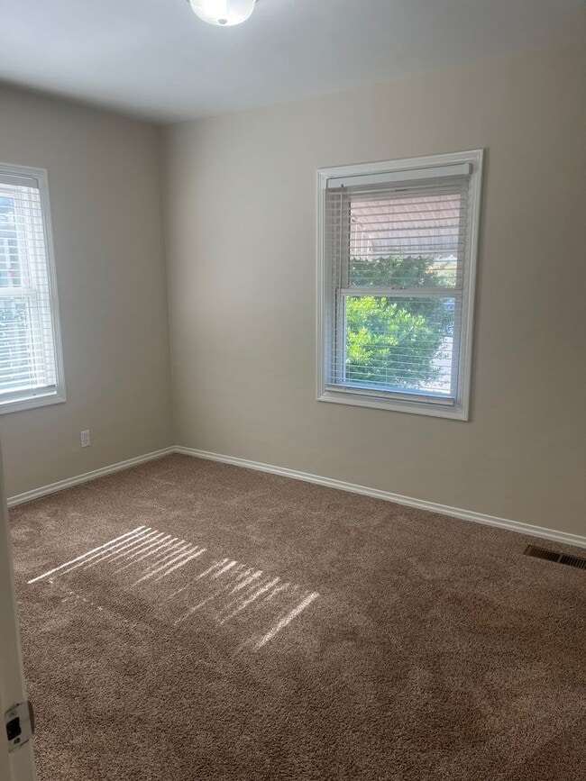 Building Photo - Adorable 2 bedroom 1 Bathroom Located in N...
