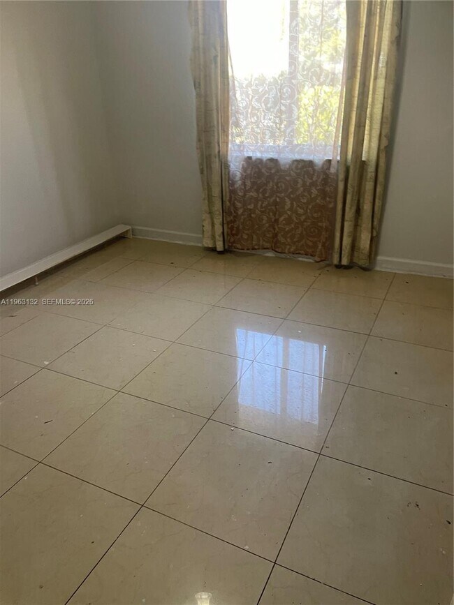 Building Photo - 5501 SW 18th St