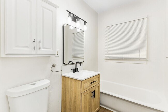 Building Photo - Remodeled Front House in Mentone
