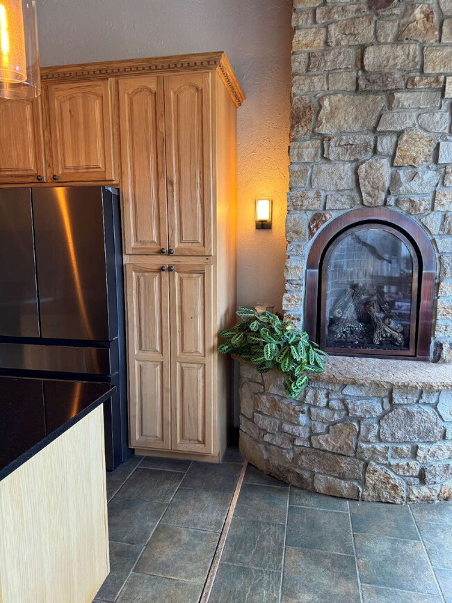 Building Photo - "Charming 4-Bed Oasis with 3 Full Baths and 2,275 Sq Ft of Comfort in Evergreen, CO!"