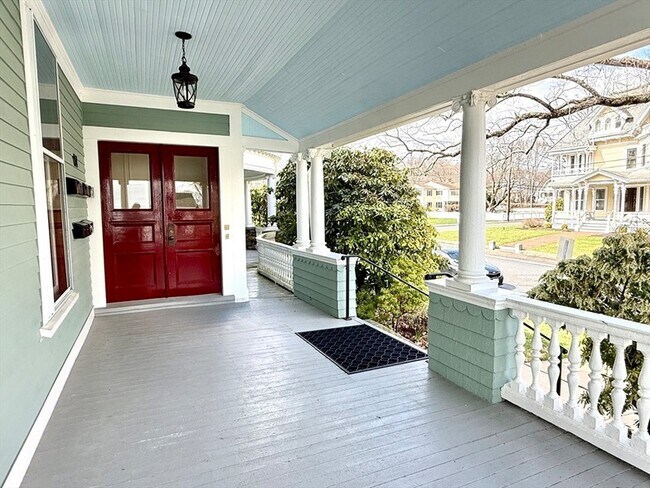 Building Photo - 114 Church St