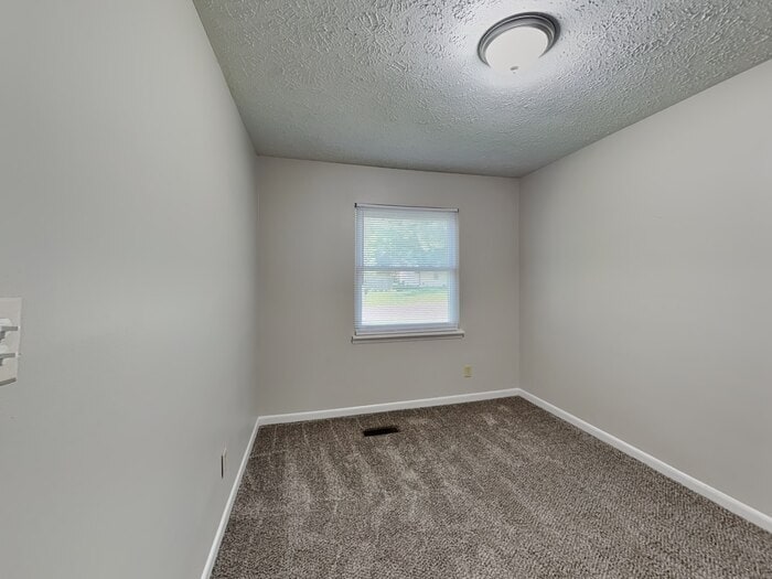 Building Photo - 1502 Elizabeth Dr