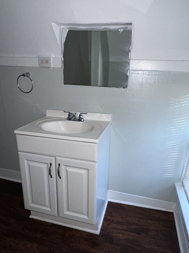 Building Photo - 367 Hawley St