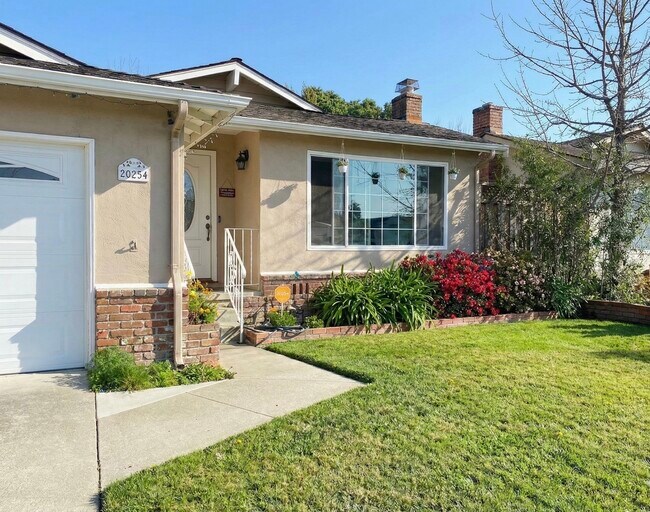 Building Photo - 20254 Meadowlark Dr