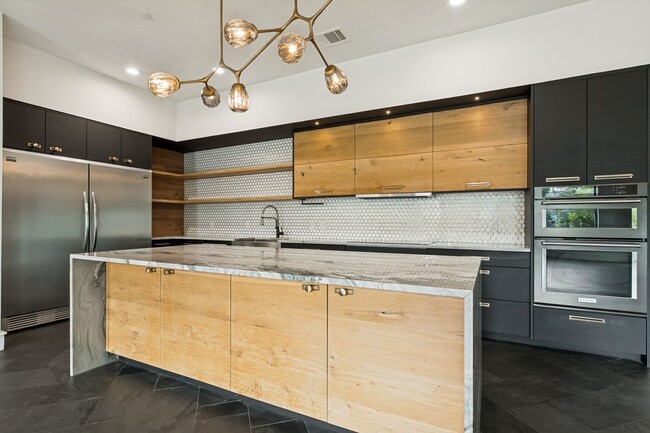 Building Photo - LUXURY TOWNHOME IN LONE STAR DISTRICT