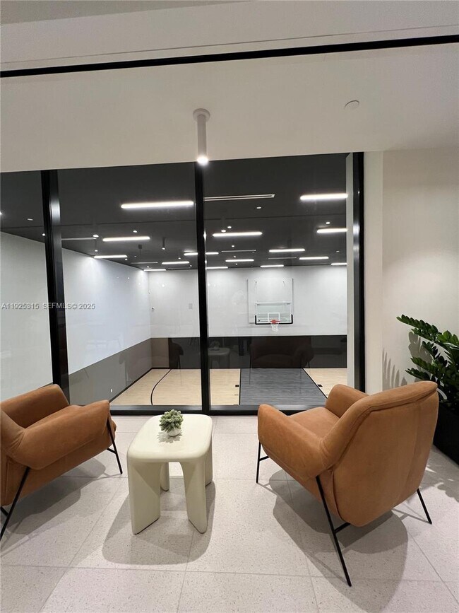 Building Photo - 225 N Miami Ave