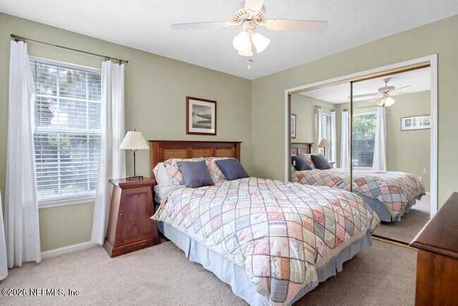 Building Photo - 137 Oak View Cir