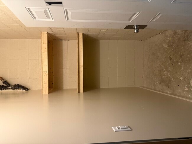 Building Photo - 2338 W Morse Ave