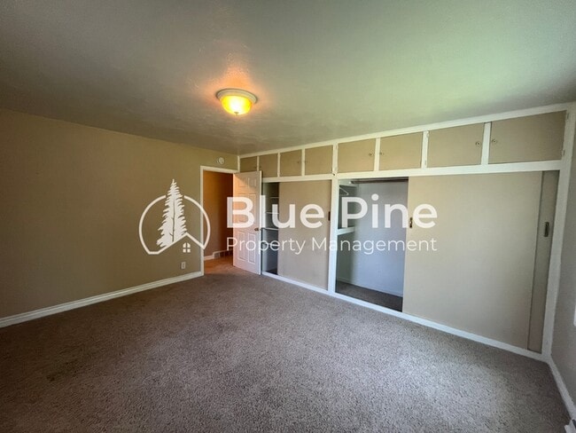 Building Photo - 405 S Park Ave