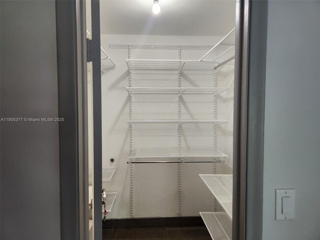 Building Photo - 124 NE 19th Ct