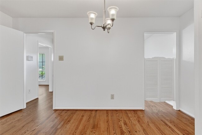 Building Photo - 7505 Brentcove Cir