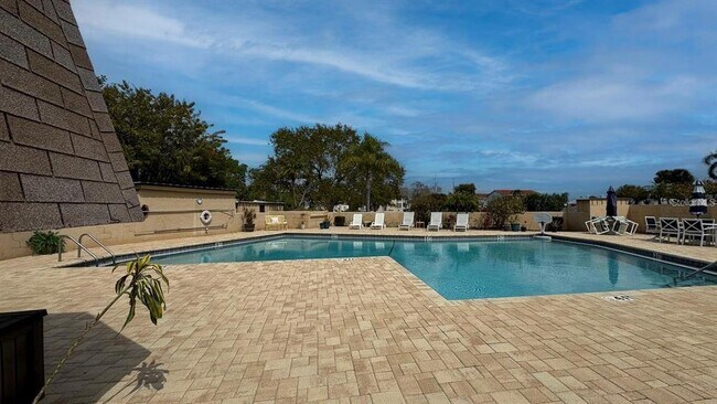 Building Photo - 1008 Apollo Beach Blvd
